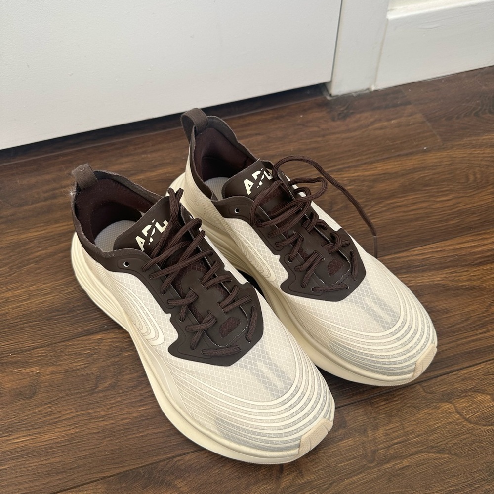 SALE: APL Women's Streamline Pristine/Chocolate